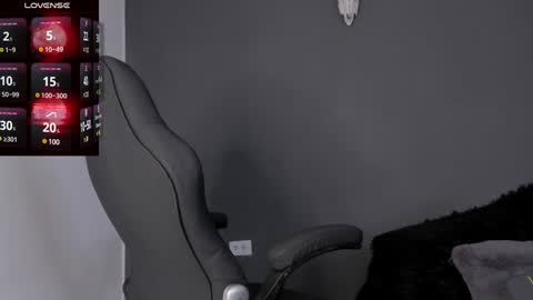 Snapshot of aliz_01 chatting on January 23, 1:19 am Aliz online show from January 23, 1:19 am