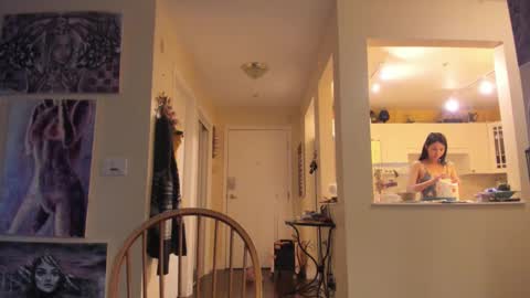 Alize Zaide online show from September 20, 4:30 pm