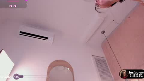 alizza_ online show from April 2, 11:52 am