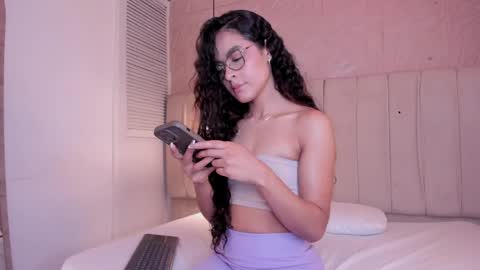 alizza_ online show from June 5, 11:49 am
