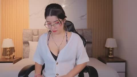 Snapshot of alkivamoon chatting on April 24, 7:38 pm alkivamoon online show from April 24, 7:38 pm