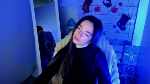 Snapshot of allana_dream chatting on December 17, 7:14 am Allana online show from December 17, 7:14 am