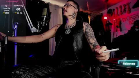 Snapshot of allanhurtss chatting on October 21, 5:57 pm online show from October 21, 5:57 pm