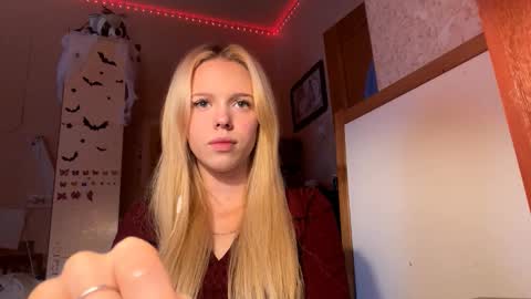 Lina online show from November 3, 9:43 am