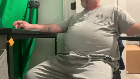 Snapshot of allergictochat chatting on January 12, 10:33 pm Allergictolove online show from January 12, 10:33 pm