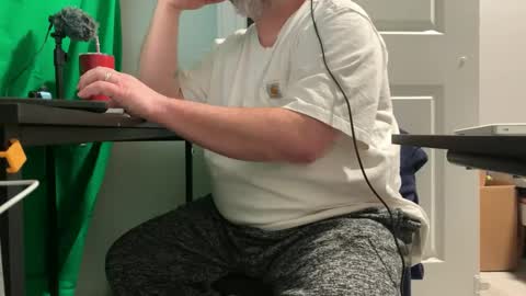 Snapshot of allergictochat chatting on January 20, 8:40 pm Allergictolove online show from January 20, 8:40 pm