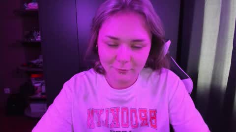 Snapshot of alli_zi chatting on November 10, 5:17 am Blair online show from November 10, 5:17 am