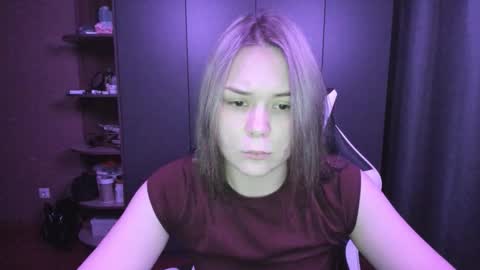 Snapshot of alli_zi chatting on November 22, 1:43 pm Blair online show from November 22, 1:43 pm