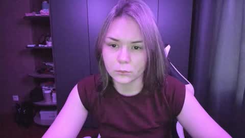 Snapshot of alli_zi chatting on November 23, 1:49 am Blair online show from November 23, 1:49 am