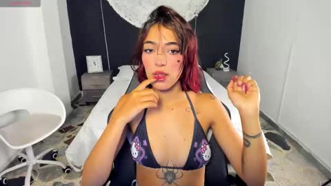 Snapshot of allicerosero chatting on October 22, 4:24 am Allice online show from October 22, 4:24 am