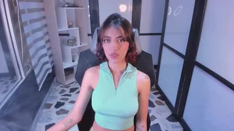 Snapshot of allicerosero chatting on November 8, 4:01 am Allice online show from November 8, 4:01 am