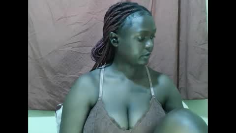 Snapshot of allie_quin chatting on October 27, 10:52 am Allie online show from October 27, 10:52 am