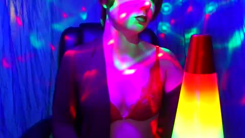 alliebells1 online show from December 3, 10:40 pm