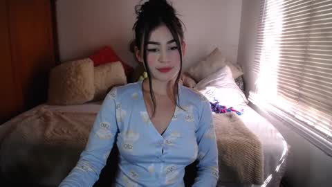 Snapshot of allierose_ chatting on December 3, 4:06 pm Allie  online show from December 3, 4:06 pm