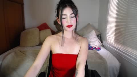 Snapshot of allierose_ chatting on December 3, 7:11 pm Allie  online show from December 3, 7:11 pm