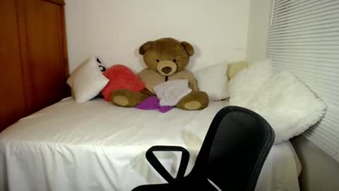 Snapshot of allierose_ chatting on January 7, 11:24 pm Allie  online show from January 7, 11:24 pm