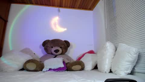 Snapshot of allierose_ chatting on January 29, 11:14 pm Allie  online show from January 29, 11:14 pm