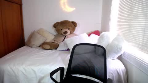 Snapshot of allierose_ chatting on January 31, 7:18 pm Allie  online show from January 31, 7:18 pm