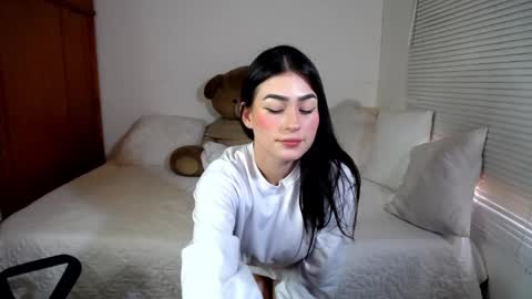 Snapshot of allierose_ chatting on March 7, 6:43 pm Allie  online show from March 7, 6:43 pm