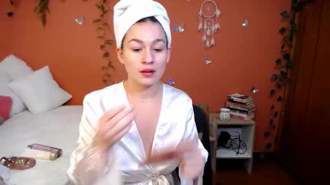 Snapshot of allierose_ chatting on September 20, 6:20 pm Allie  online show from September 20, 6:20 pm