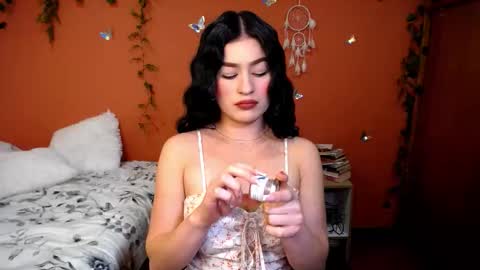 Snapshot of allierose_ chatting on October 22, 6:07 pm Allie  online show from October 22, 6:07 pm