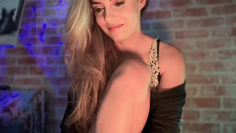 Allie online show from December 13, 1:55 pm