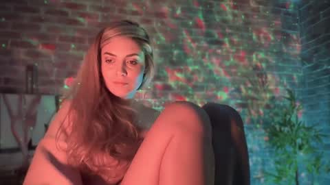 Allie online show from December 16, 3:11 pm