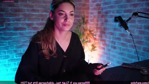 Allie online show from January 13, 5:01 am