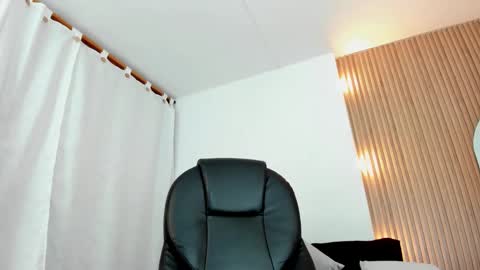 Snapshot of allison_fosther chatting on November 11, 5:40 am allison_fosther online show from November 11, 5:40 am