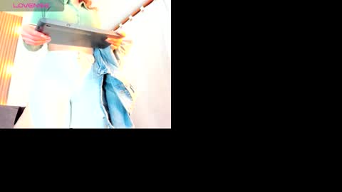 Snapshot of allison_fosther chatting on November 25, 3:28 am allison_fosther online show from November 25, 3:28 am