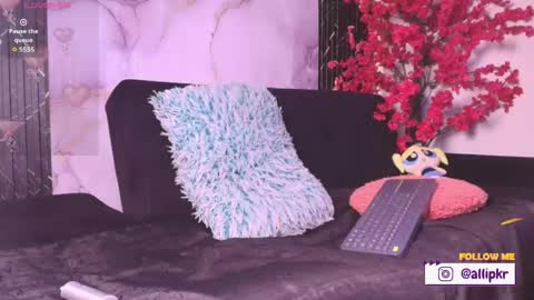 allison_parker1_ online show from May 25, 12:11 pm
