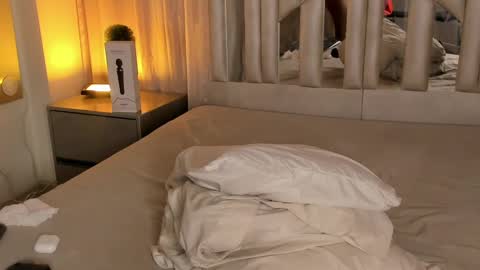 Snapshot of allisonfoster_ chatting on February 24, 1:57 am Allison online show from February 24, 1:57 am