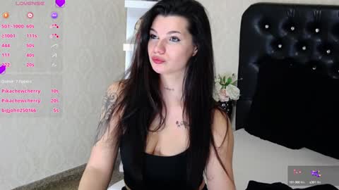 Snapshot of allisonn223 chatting on February 1, 11:37 pm Deea online show from February 1, 11:37 pm