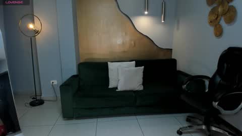 Snapshot of allisonrogersx chatting on November 22, 2:10 am Allison Rogers online show from November 22, 2:10 am