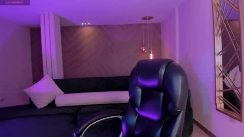 Snapshot of allisonrogersx chatting on November 25, 2:33 am Allison Rogers online show from November 25, 2:33 am