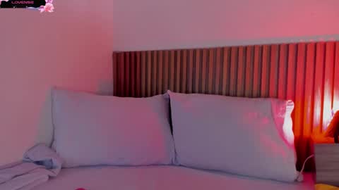 A L L I S S online show from November 29, 7:39 pm