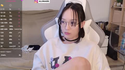 Snapshot of alllinaeve chatting on January 7, 8:24 am Alina online show from January 7, 8:24 am