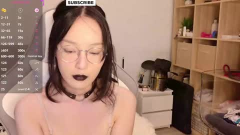 Snapshot of alllinaeve chatting on January 17, 9:28 pm Alina online show from January 17, 9:28 pm