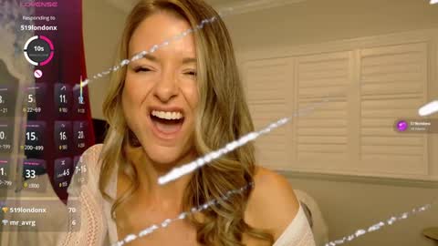 Snapshot of alluring_aurora_amor chatting on October 3, 1:46 am Aurora online show from October 3, 1:46 am