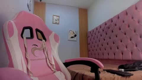 alluringangel01 online show from November 12, 2:45 am