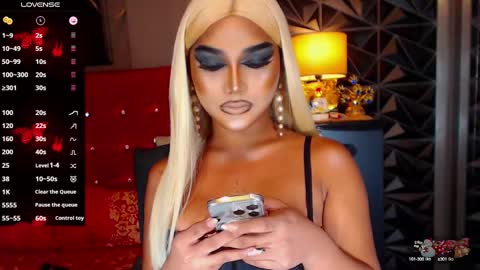 Snapshot of alluringnatalya chatting on December 10, 6:44 am Natalya Fox online show from December 10, 6:44 am