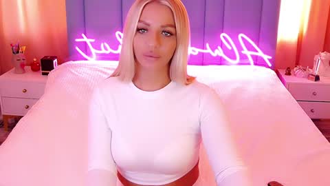 AlwaysHot online show from December 16, 5:38 am