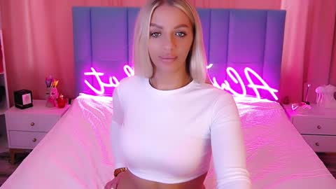 AlwaysHot online show from January 8, 4:23 am