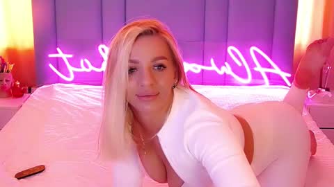 AlwaysHot online show from February 25, 2:25 am