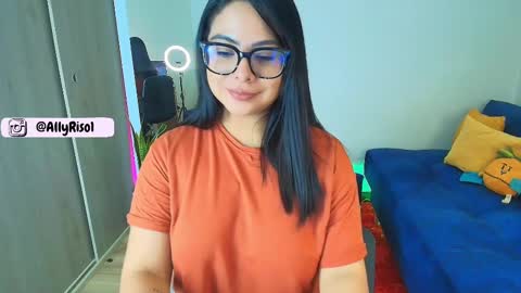 Snapshot of ally_riso chatting on March 3, 6:33 pm Ally help me reach 100 satisfaid online show from March 3, 6:33 pm