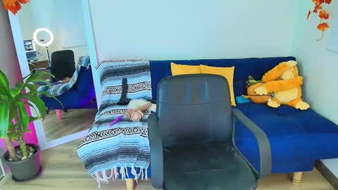 Snapshot of ally_riso chatting on September 26, 1:42 am Ally help me reach 100 satisfaid online show from September 26, 1:42 am