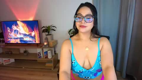 Snapshot of ally_riso chatting on November 25, 5:07 am Ally help me reach 100 satisfaid online show from November 25, 5:07 am
