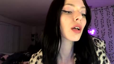 Snapshot of allyoursss1212 chatting on January 28, 9:19 am Ally Girl In Her Ally World online show from January 28, 9:19 am