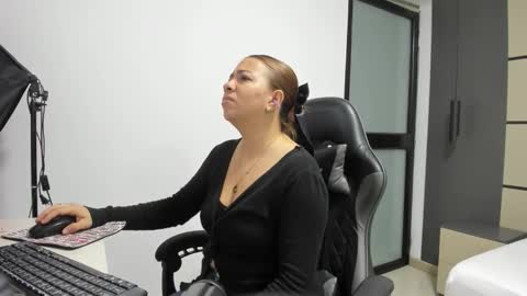 ALMA FENIX  online show from September 25, 12:20 pm