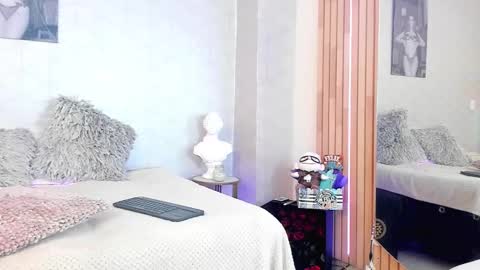 Snapshot of almabella__ chatting on March 12, 1:40 pm AlmaBella online show from March 12, 1:40 pm